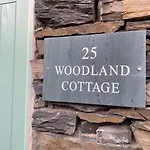 Woodland - Private Courtyard - Pet Friendly Retreat In The Heart Of