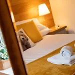 Woodland - Private Courtyard - Pet Friendly Retreat In The Heart Of Windermere