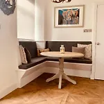 Дом отдыха Woodland - Private Courtyard - Pet Friendly Retreat In The Heart Of Уиндермир