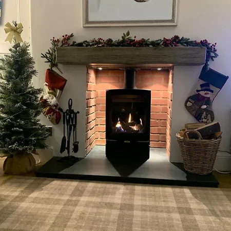 Woodland - Private Courtyard - Pet Friendly Retreat In The Heart Of Holiday home *