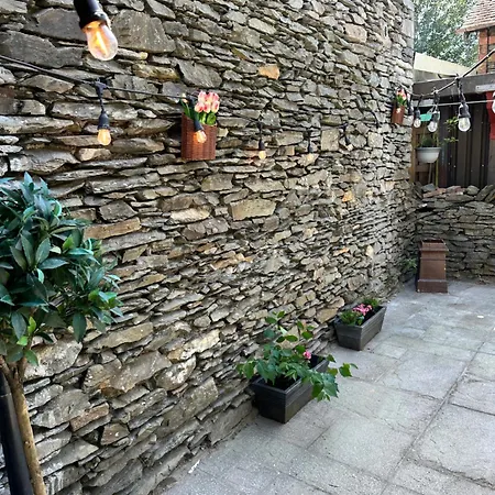 Сasa de vacaciones Woodland - Private Courtyard - Pet Friendly Retreat In The Heart Of