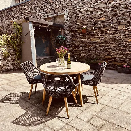 Woodland - Private Courtyard - Pet Friendly Retreat In The Heart Of * 温德米尔