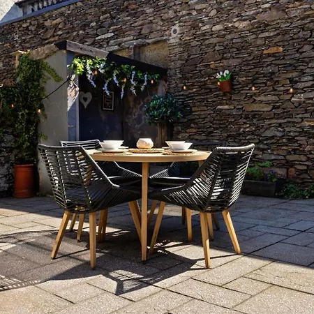 Woodland - Private Courtyard - Pet Friendly Retreat In The Heart Of *