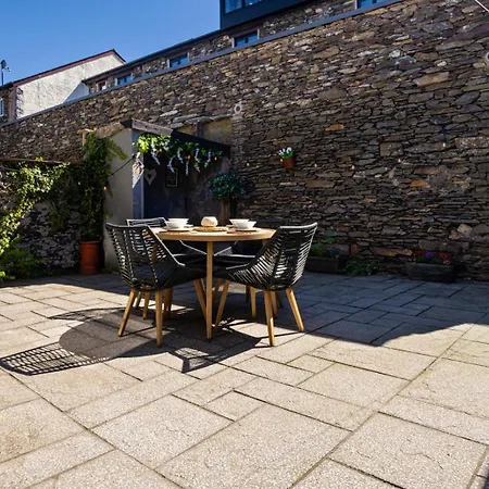 Woodland - Private Courtyard - Pet Friendly Retreat In The Heart Of 温德米尔