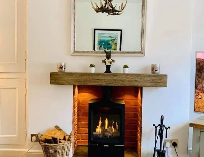 Woodland - Private Courtyard - Pet Friendly Retreat In The Heart Of *