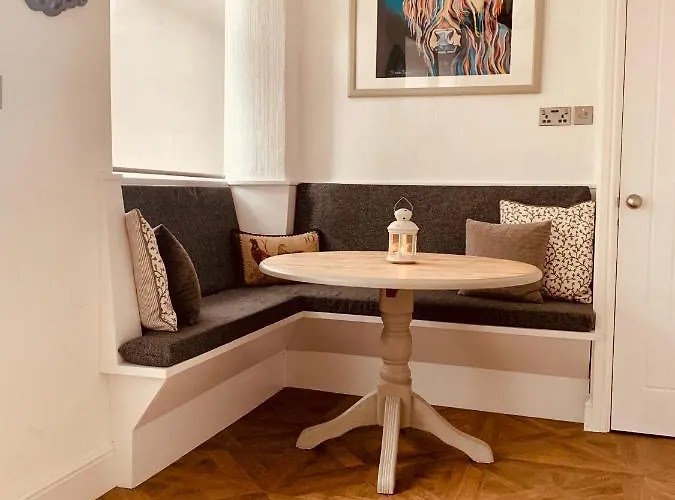 بيت للعطل Woodland - Private Courtyard - Pet Friendly Retreat In The Heart Of ويندرمير